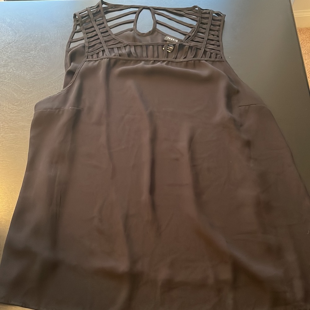 Black caged Torrid Tank! Size 3x - Picture 3 of 4